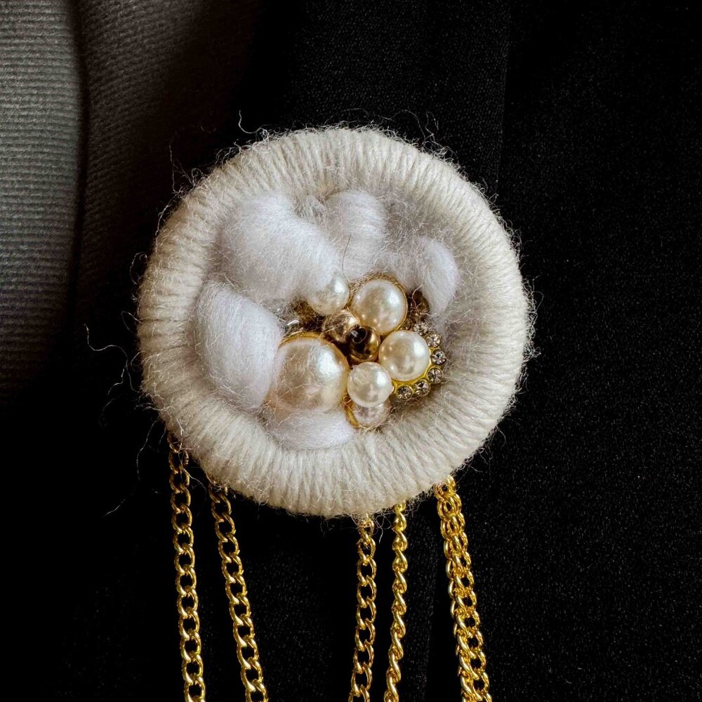 White Wool Pearl Brooch With Gold Chains - Picture 6 of 13